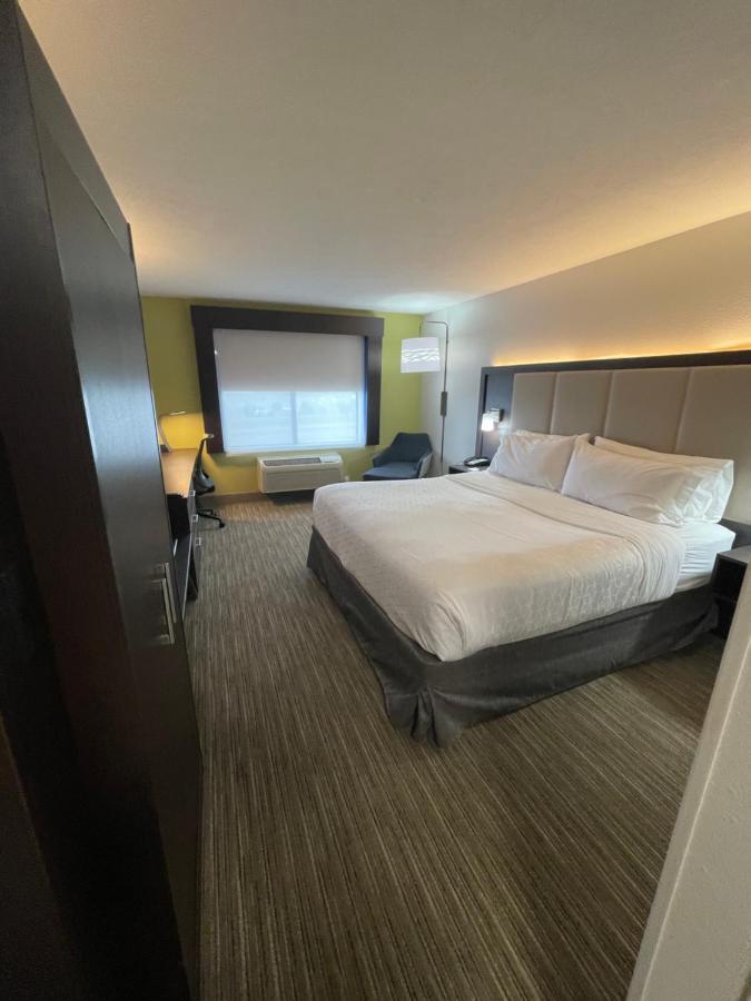 Express & Vegas By Ihg
