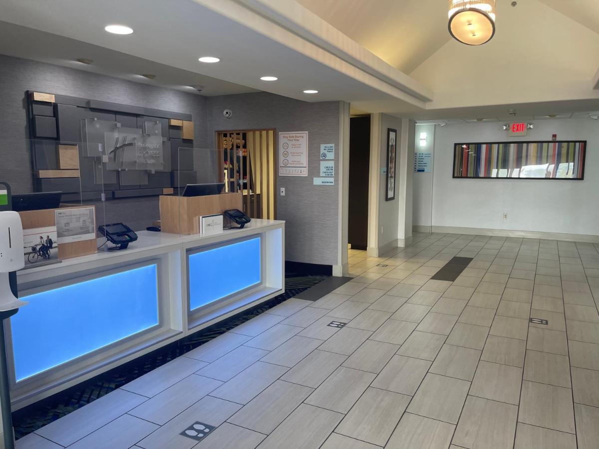 Express & Vegas By Ihg Hotel 2*