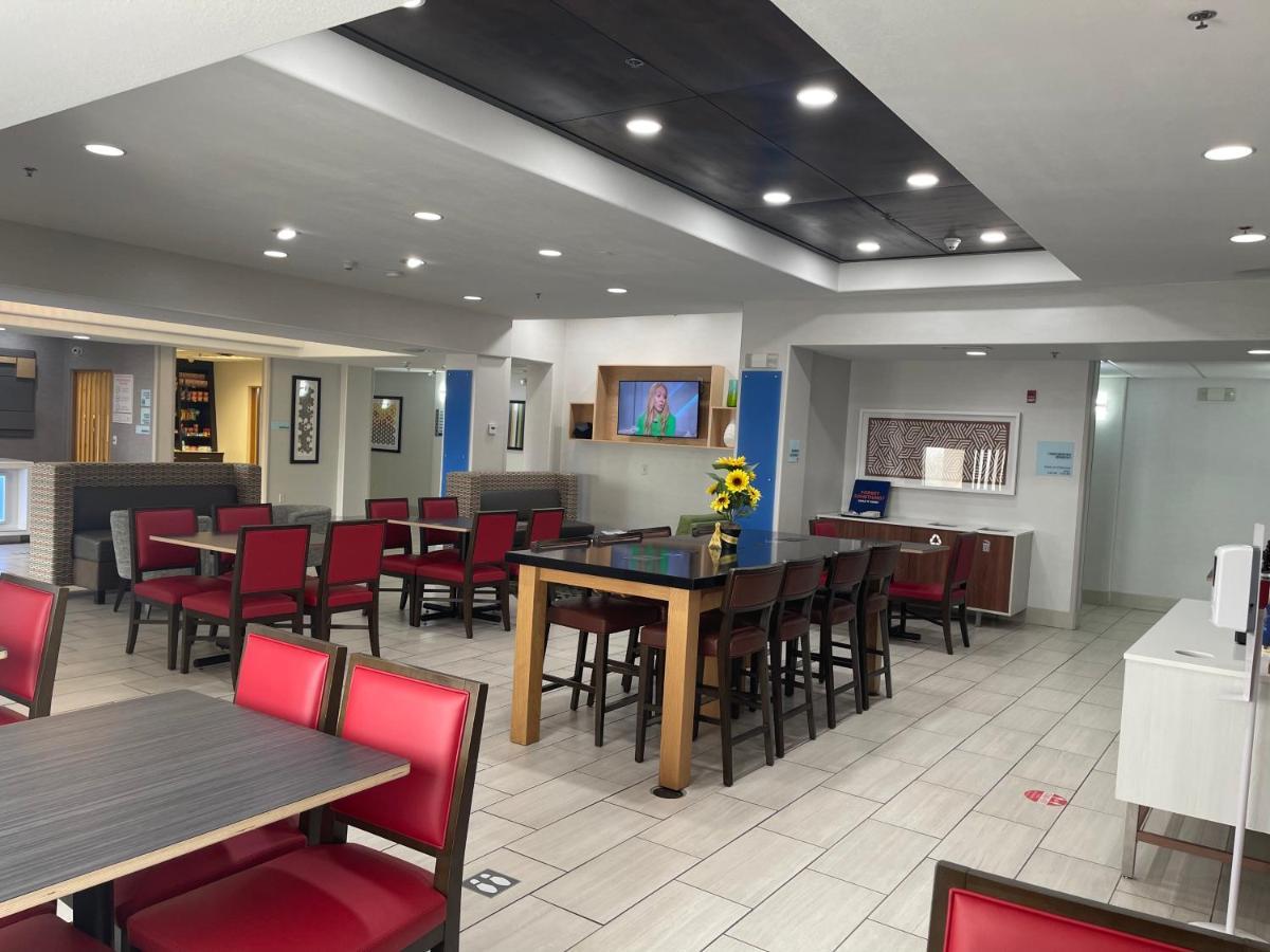 Express & Vegas By Ihg Hotel Las Vegas