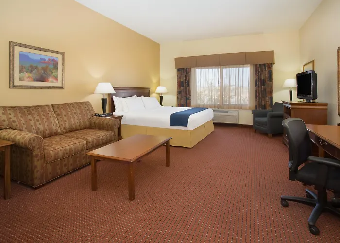 Holiday Inn Express Hotel&Suites Las Vegas
