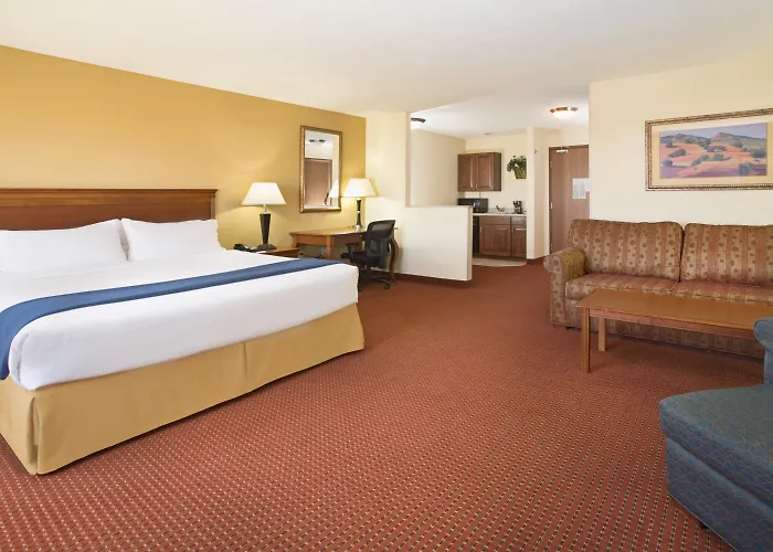 Holiday Inn Express Hotel & Suites Las Vegas By Ihg
