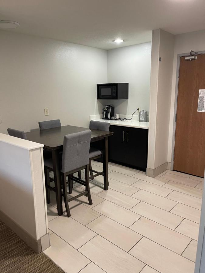 Express & Vegas By Ihg Hotel