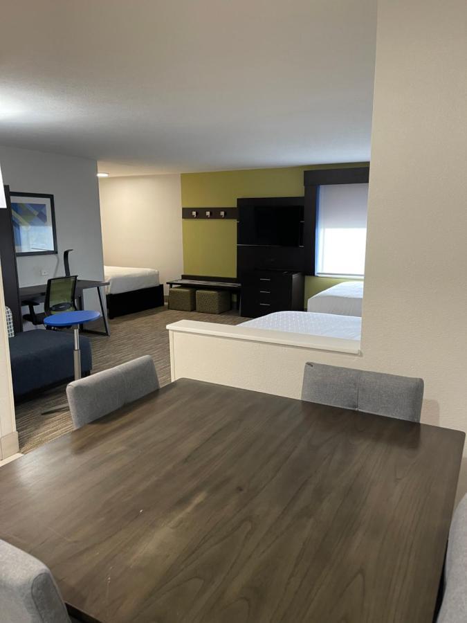 Express & Vegas By Ihg Hotel 2*