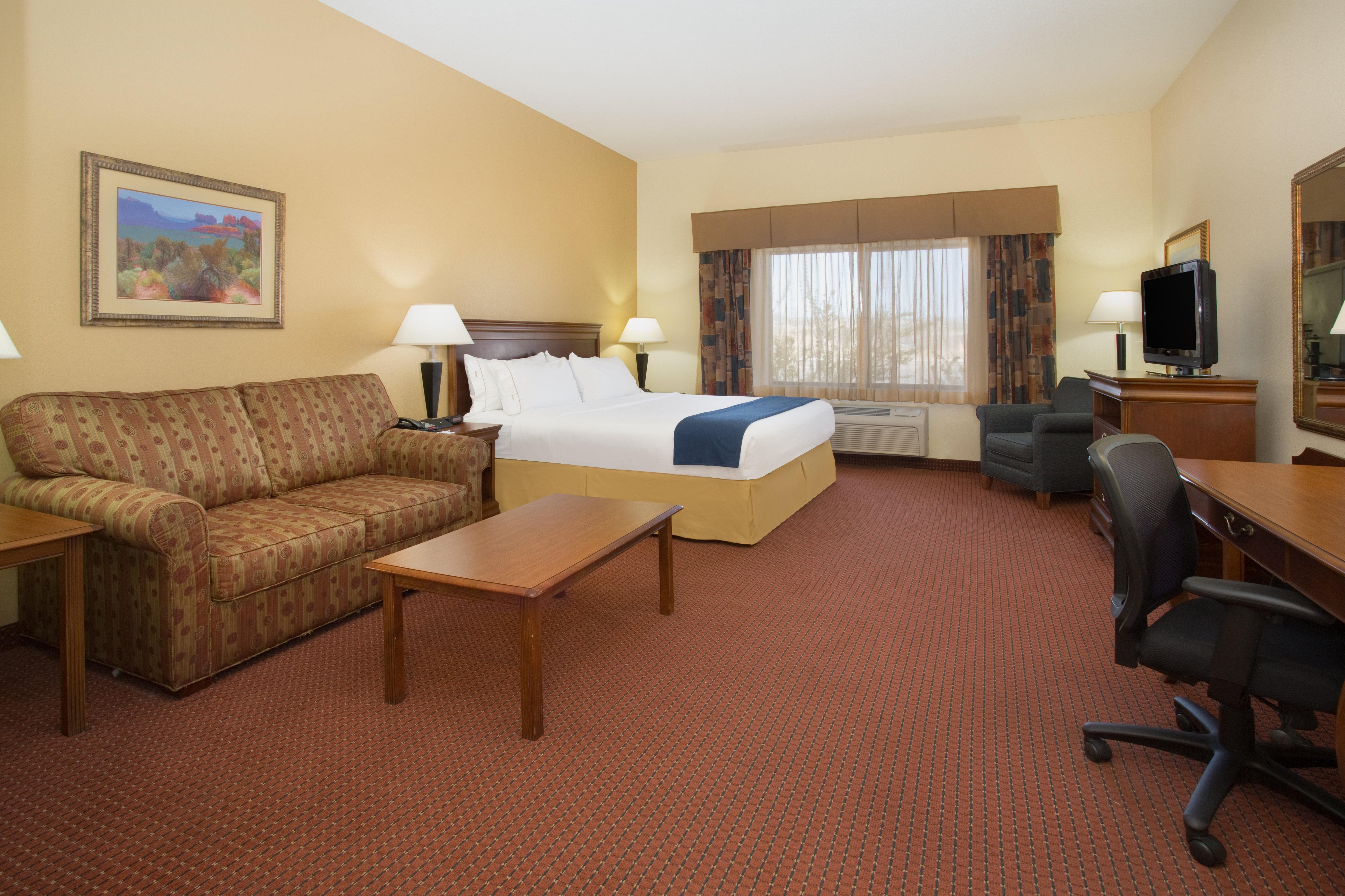 Express & Vegas By Ihg Hotel