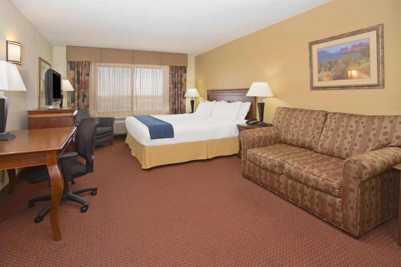 Express & Vegas By Ihg Hotel 2*